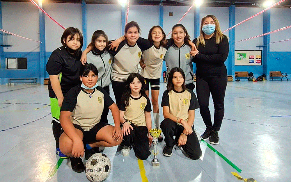 ¡Nuestras alumnas de 5° y 6° se coronaron campeonas invictas de la COPAR!