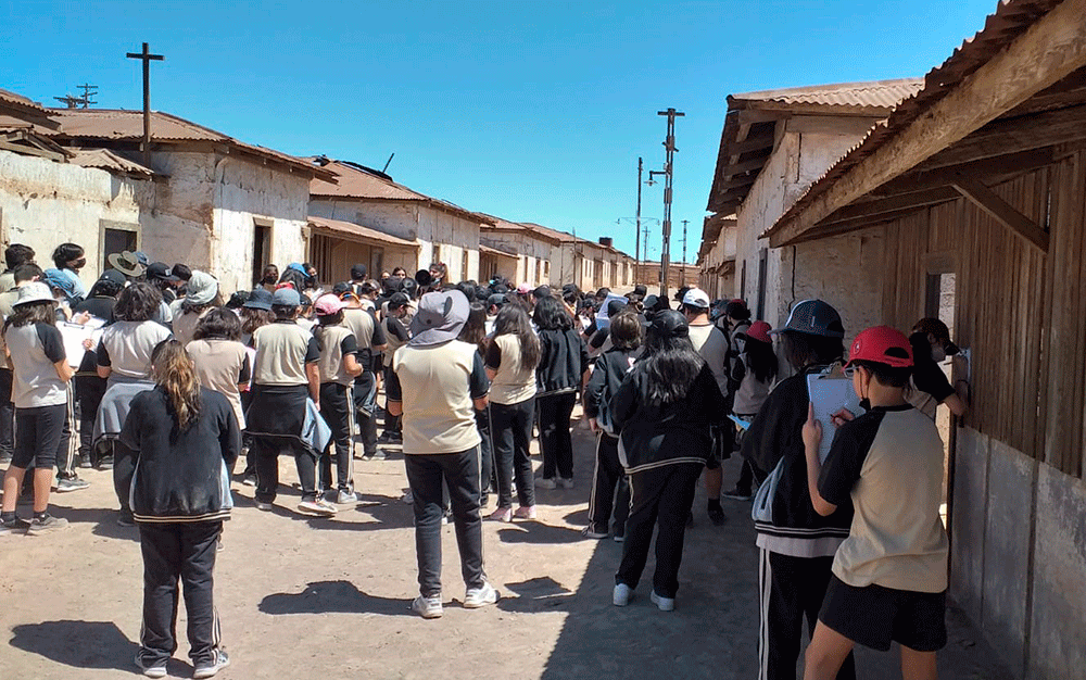 Estudiantes de 6° Básico realizan salida a terreno a la ex Salitrera Humberstone