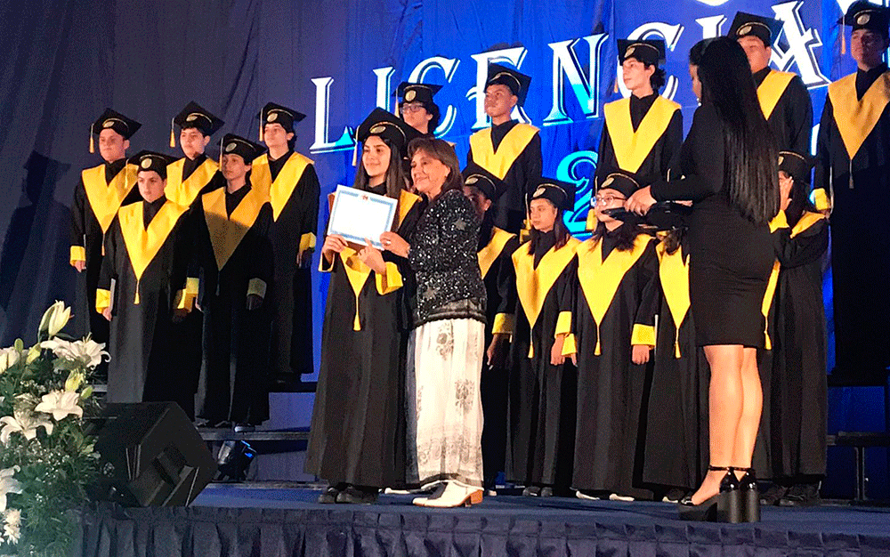 Ceremonia de nuestros estudiantes Octavo Básico | Colegio Bulnes