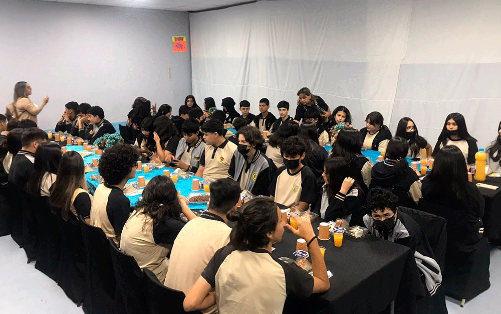 Desayuno del Centro General de Padres y Apoderados para nuestros estudiantes de 8°