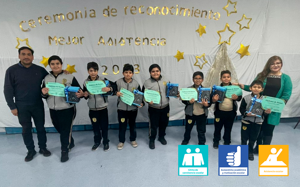 Premiación para nuestros estudiantes con cien por ciento de asistencia