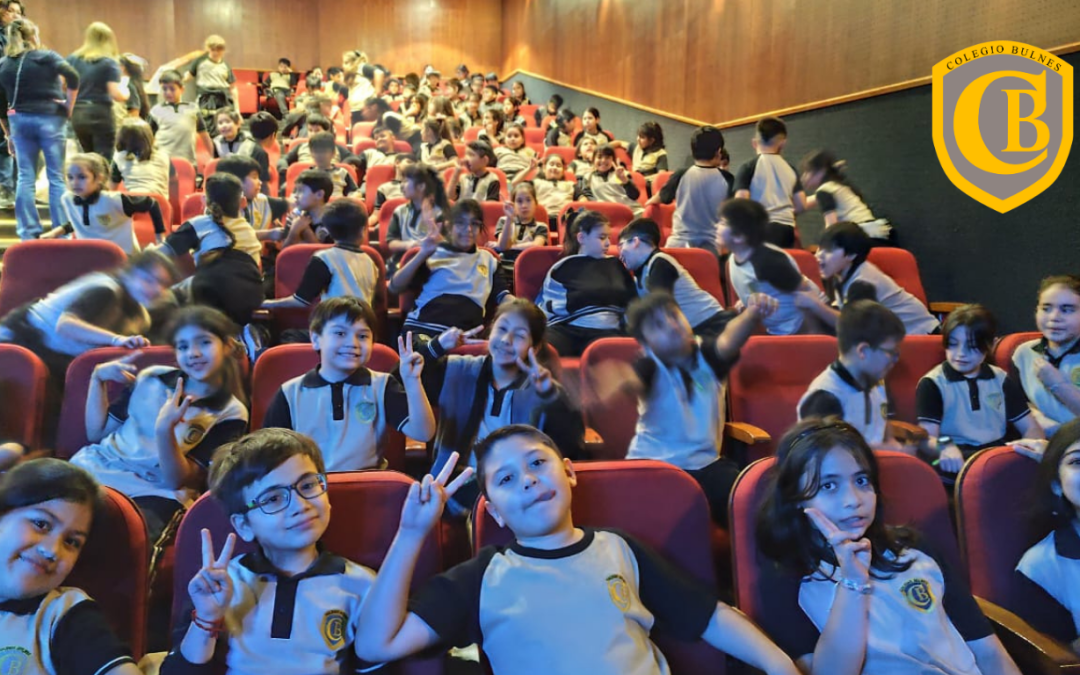 Estudiantes de 3° Básico asisten a la obra “Iñu, el niño de cobre” de la Compañía Periplos
