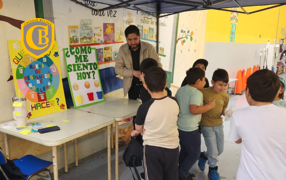 Unidad de Convivencia Escolar impulsa stand semanal de bienestar para promover la salud emocional