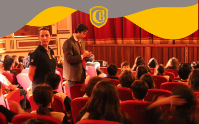 Estudiantes del Colegio Bulnes disfrutaron de la obra mexicana “R3gla de tr3s” en el Teatro Municipal de Iquique